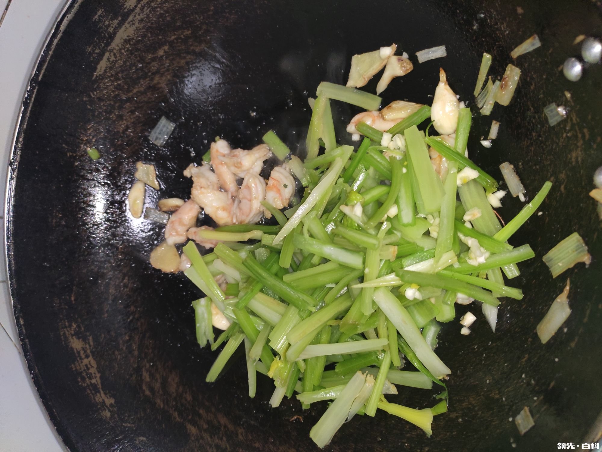 芹菜虾仁怎么做好吃
